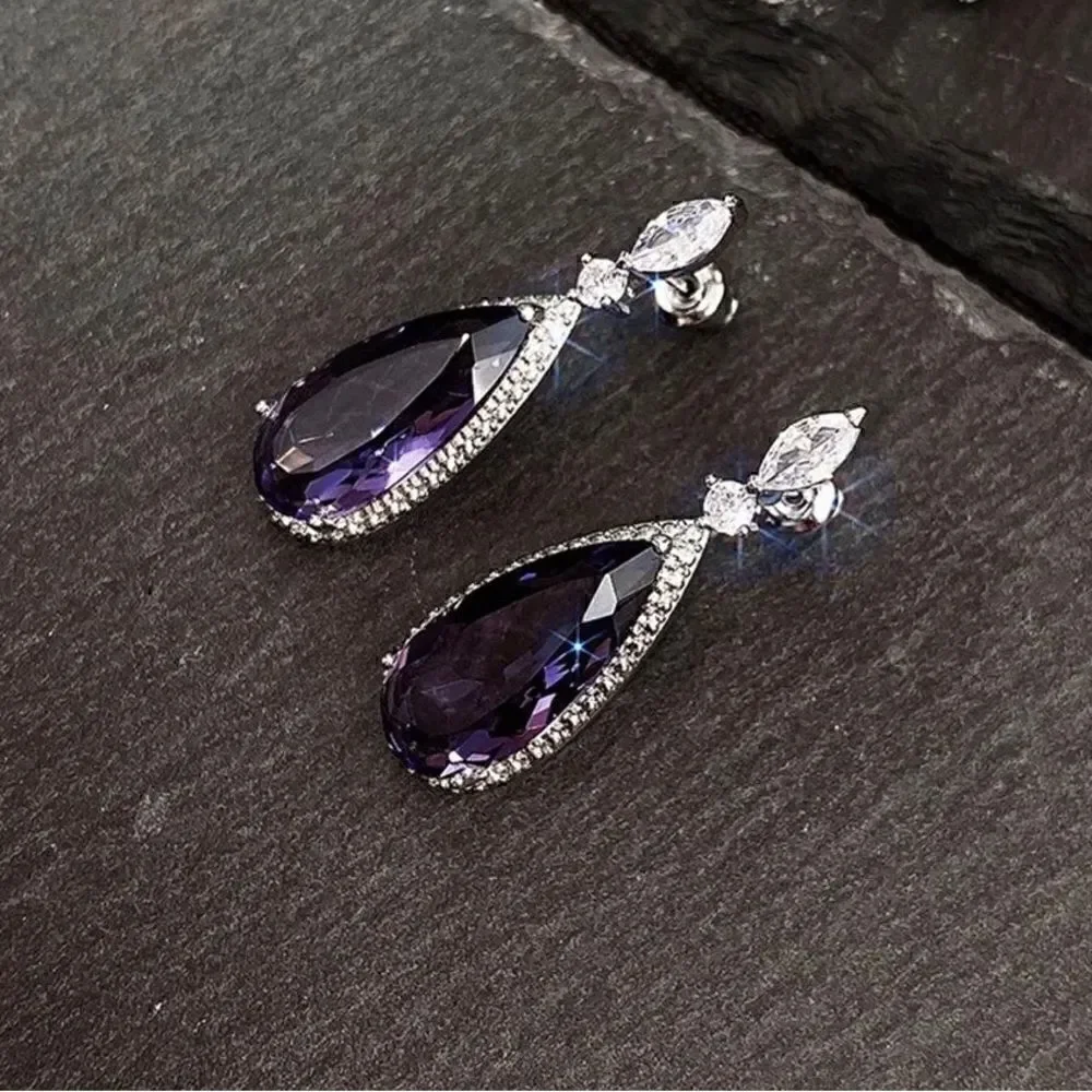 ☔️ Betsey Johnson purple crystal teardrop dangle earrings. ☔️